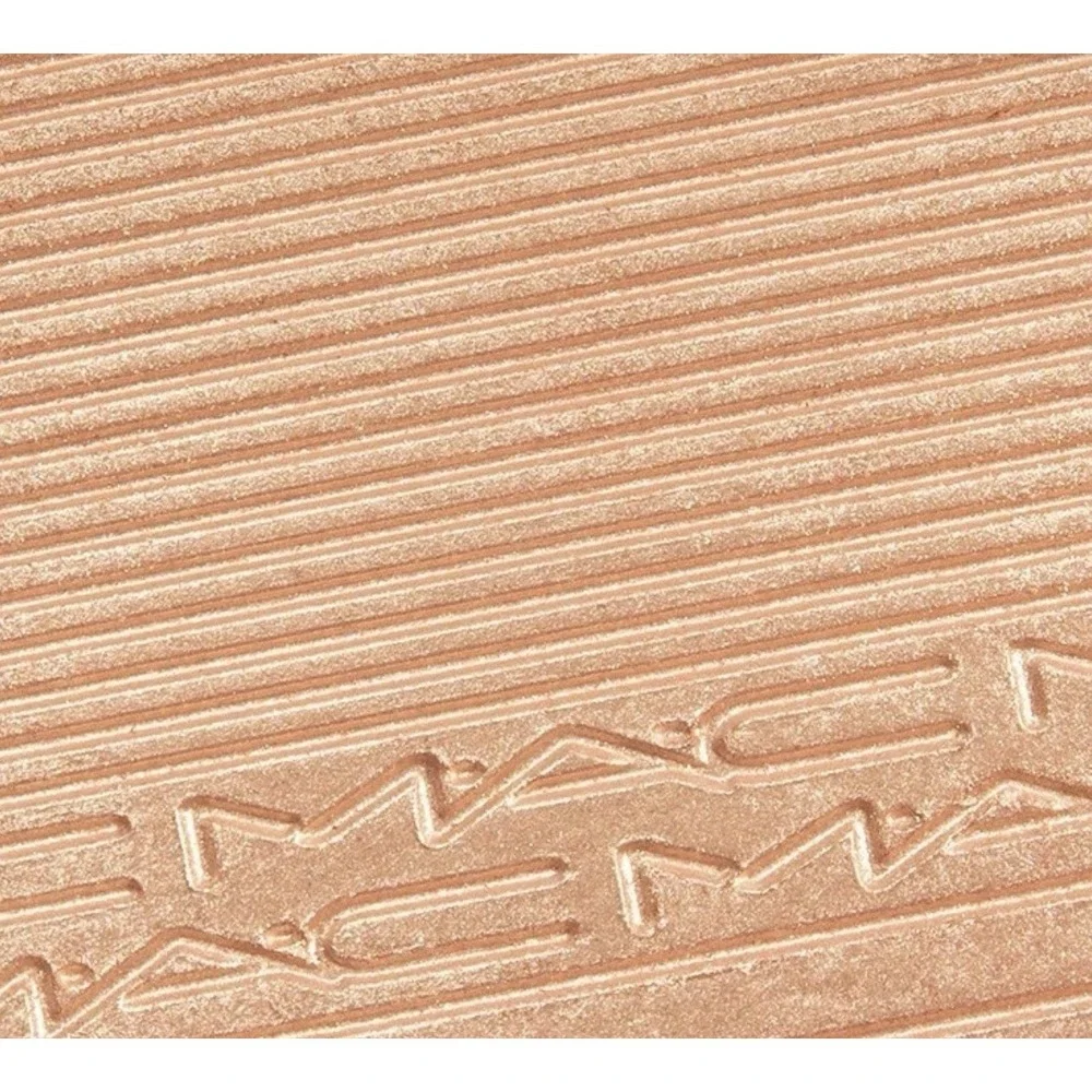 MAC Extra Dimension Skinfinish WHISPER OF GILT- WITH BOX- FREE SHIPPING